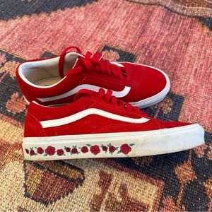 Vans Old Skool Shoe with Rose sidewalls